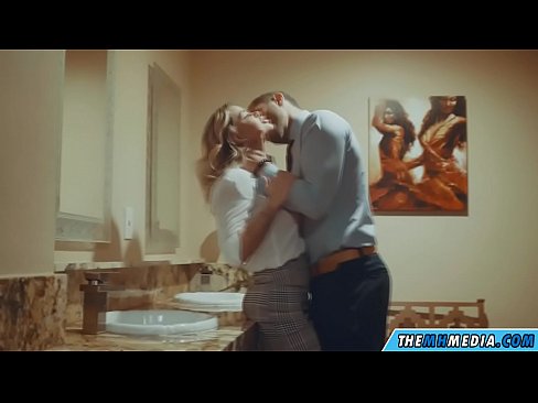 ❤️ Nalika pirang semok seduces sampeyan ing toilet umum ❌ Porno fb ing pornojv.mypornpics.ru ﹏